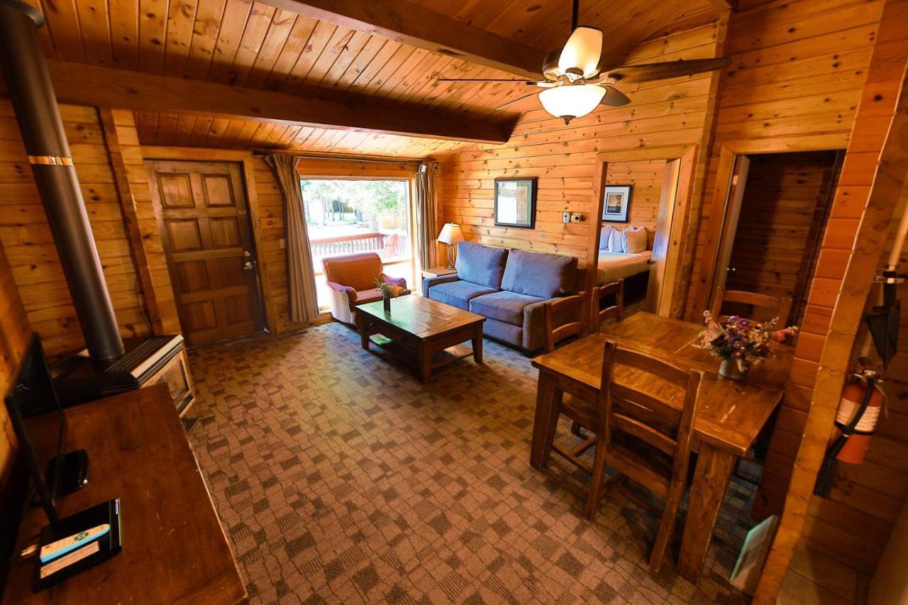 Castle Mountain Chalets מראה חיצוני תמונה