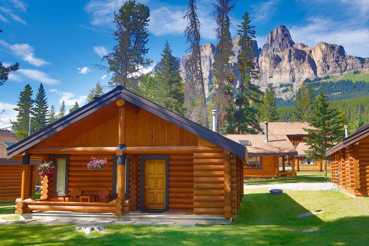 Castle Mountain Chalets מראה חיצוני תמונה