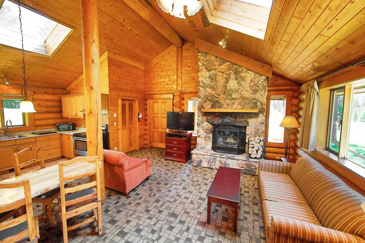 Castle Mountain Chalets מראה חיצוני תמונה