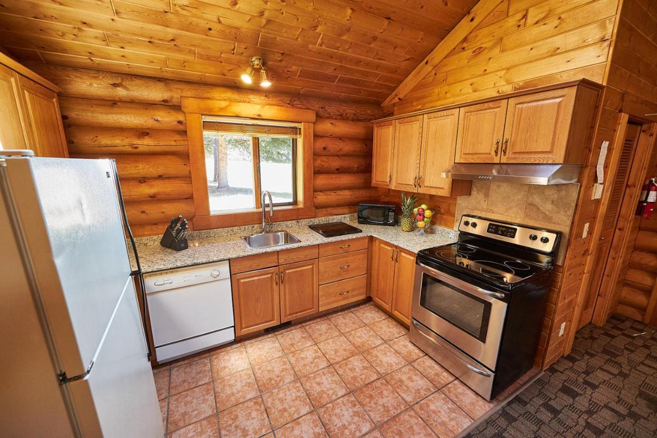 Castle Mountain Chalets מראה חיצוני תמונה