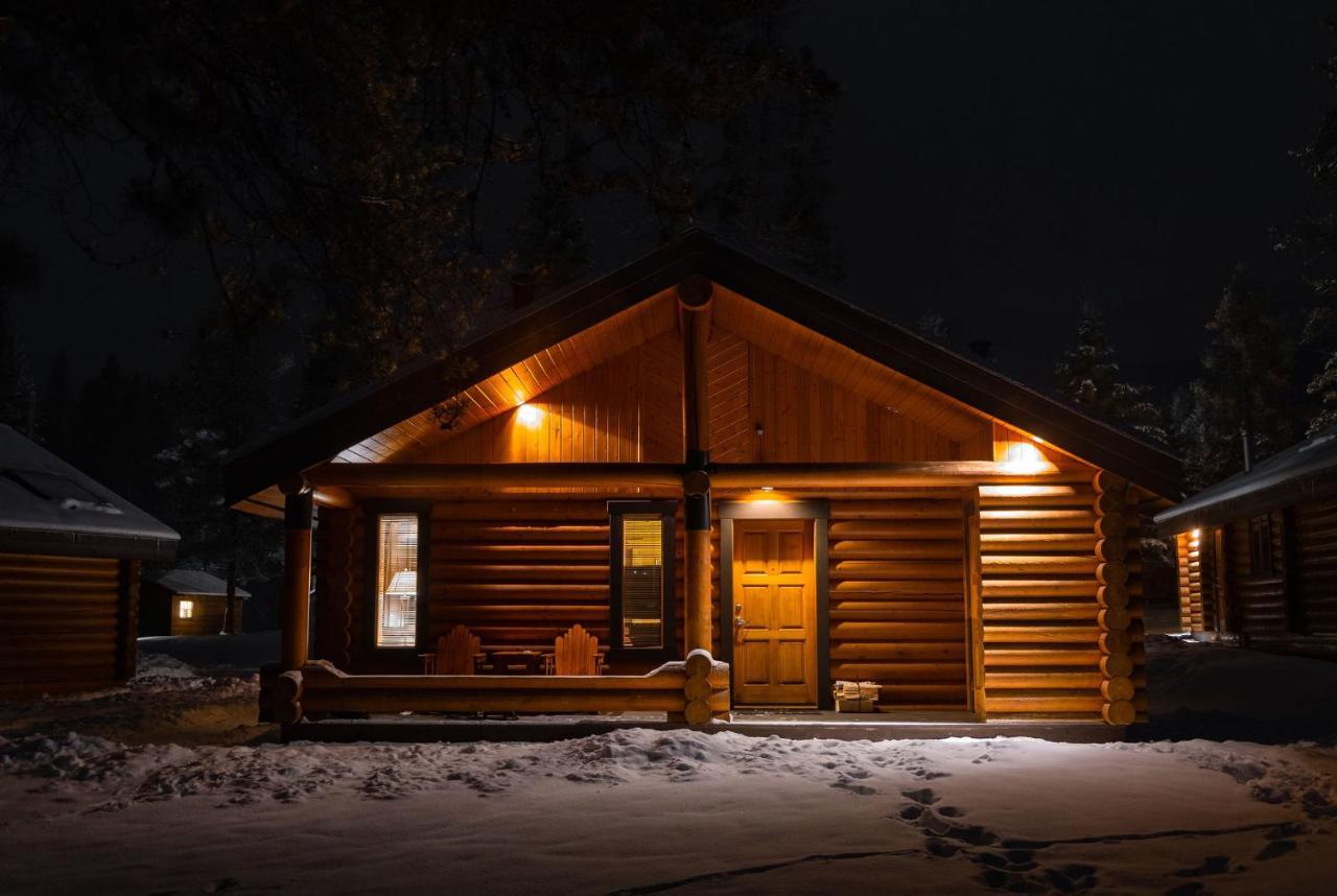 Castle Mountain Chalets מראה חיצוני תמונה