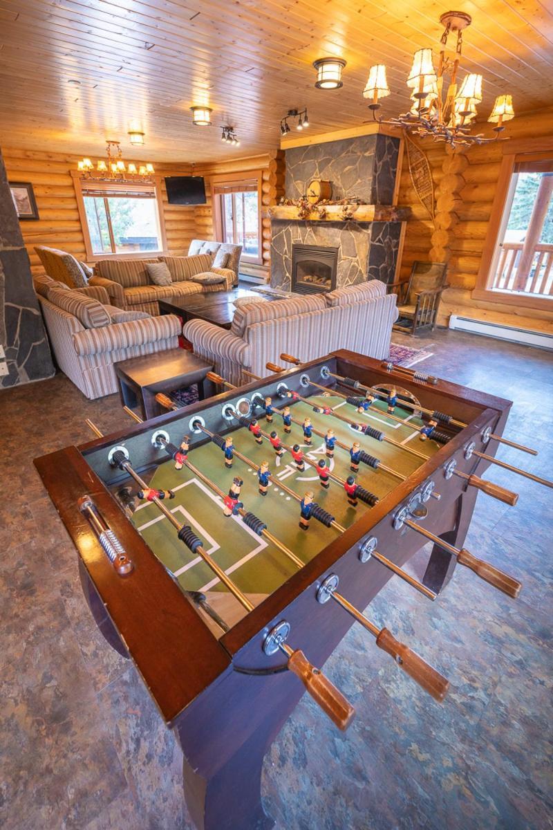 Castle Mountain Chalets מראה חיצוני תמונה