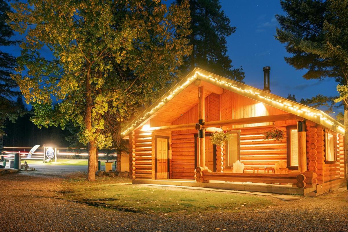 Castle Mountain Chalets מראה חיצוני תמונה