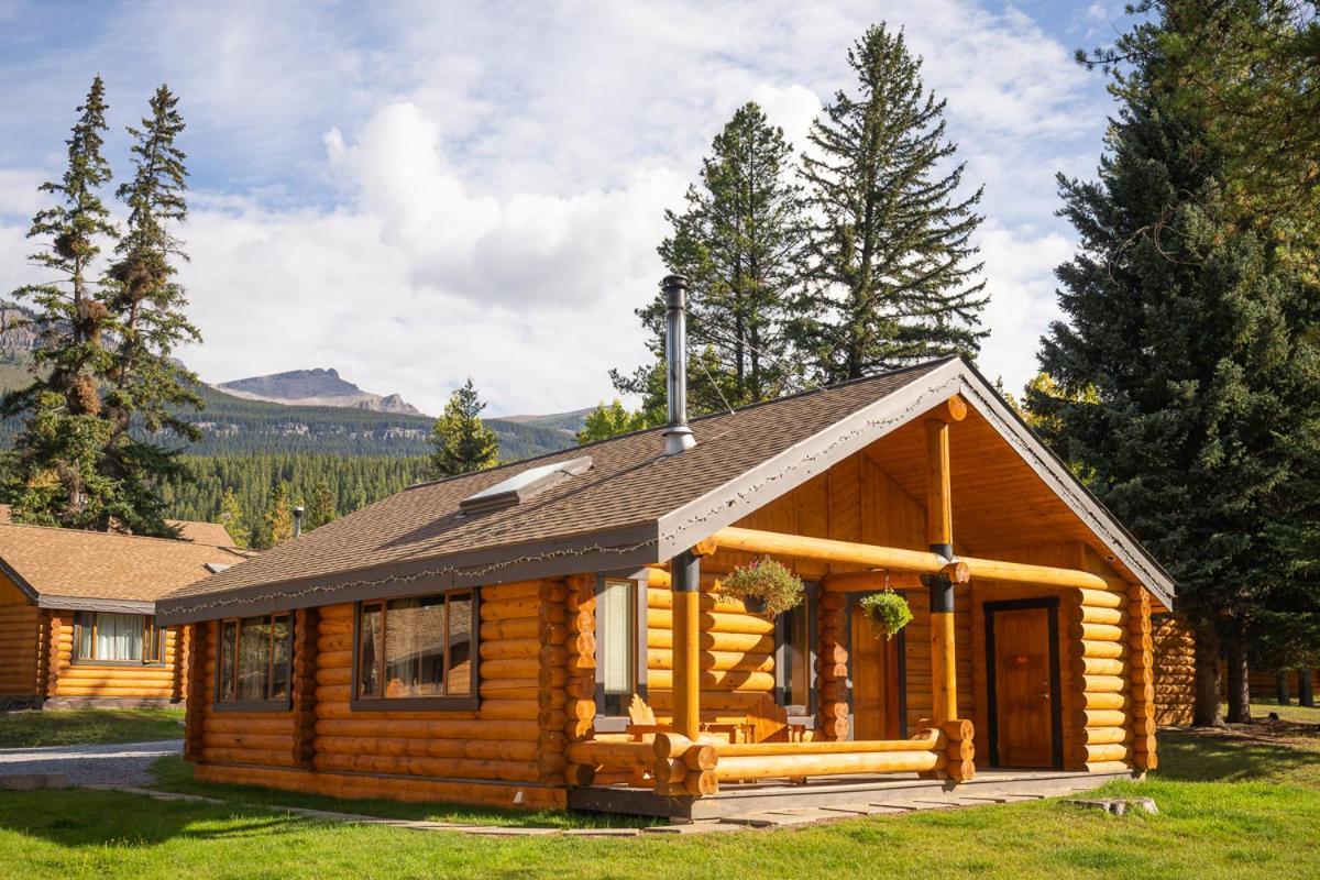 Castle Mountain Chalets מראה חיצוני תמונה