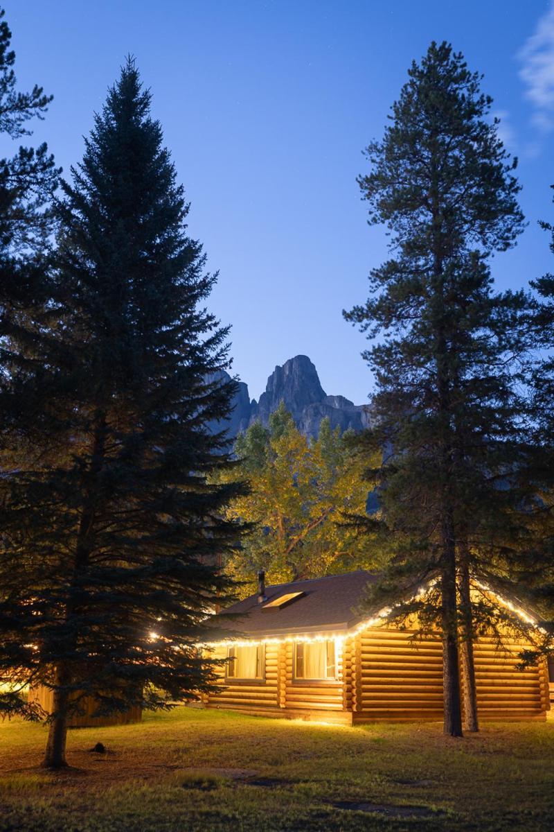 Castle Mountain Chalets מראה חיצוני תמונה