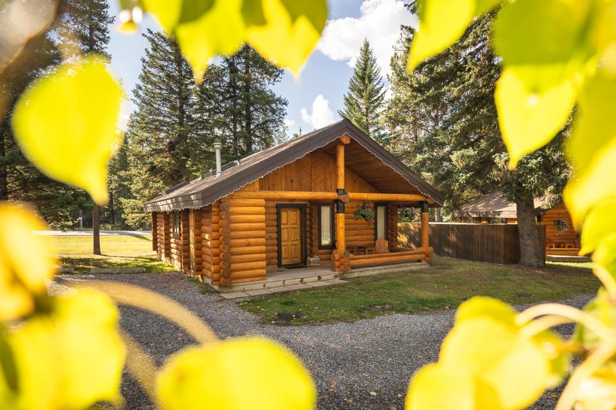 Castle Mountain Chalets מראה חיצוני תמונה