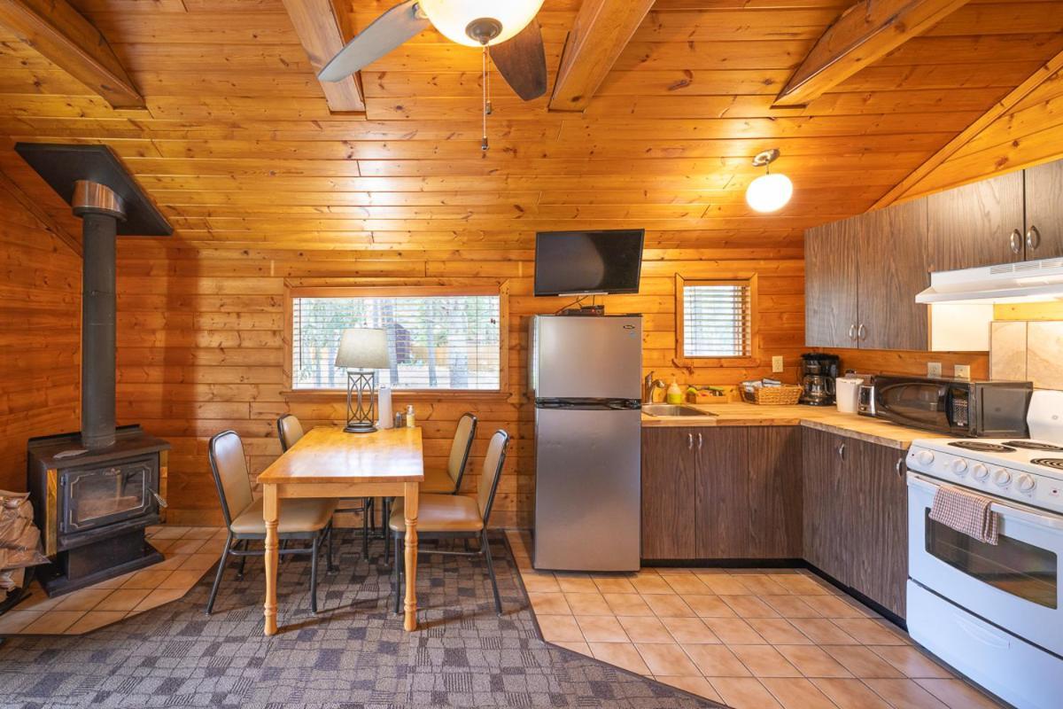 Castle Mountain Chalets מראה חיצוני תמונה
