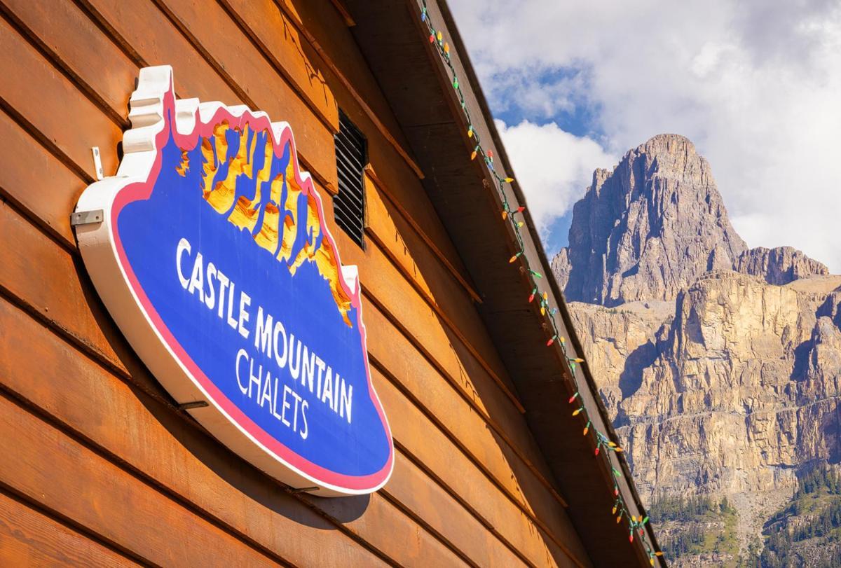 Castle Mountain Chalets מראה חיצוני תמונה